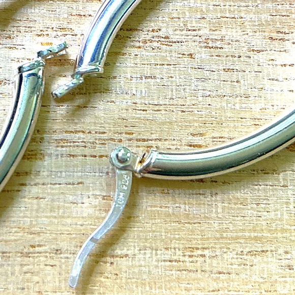 Solid 925 Sterling Silver Oval Hoop Earrings - Picture 4 of 4